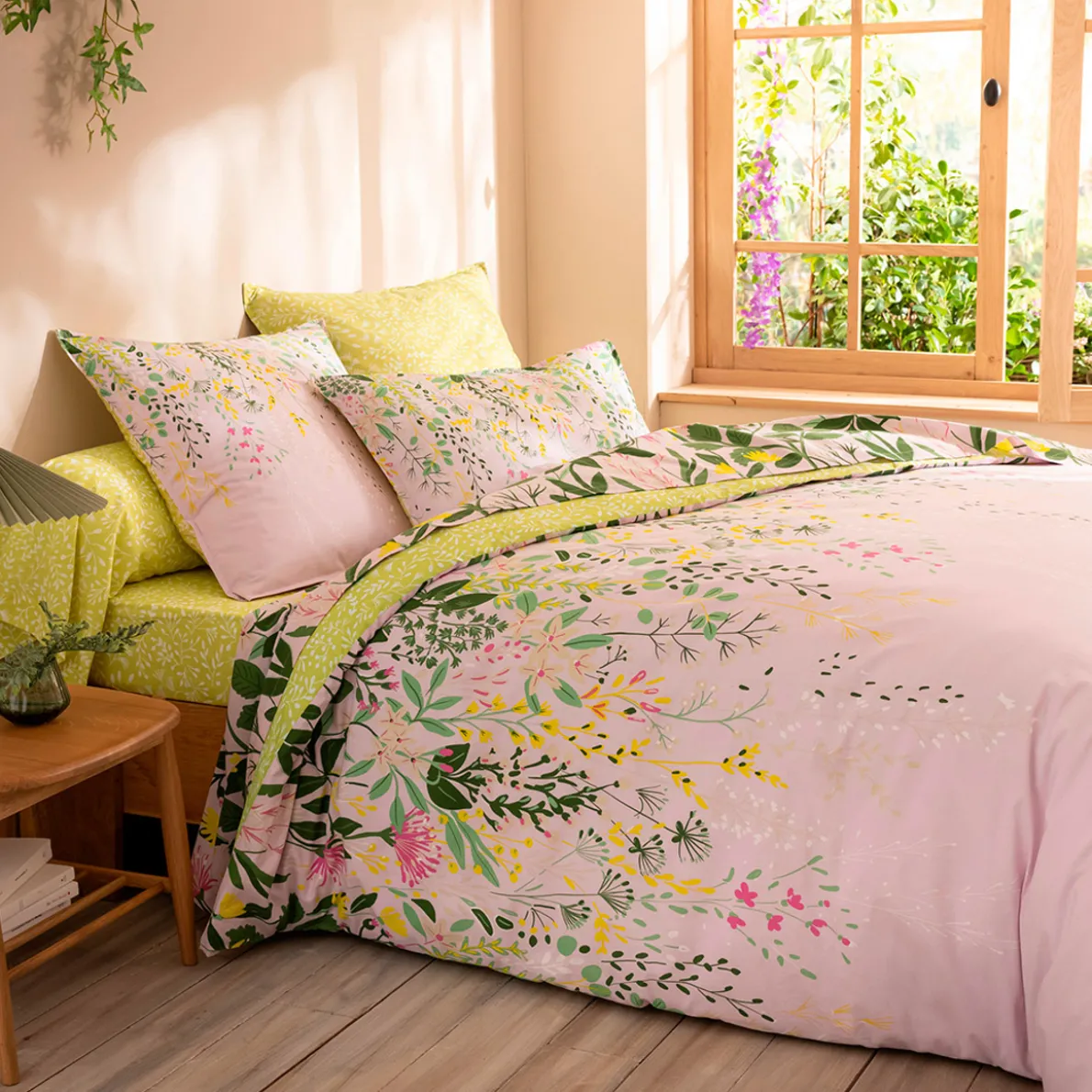 Cascade fleurie Linge de lit