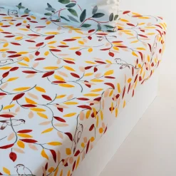 Chats sur la branche Drap-housse