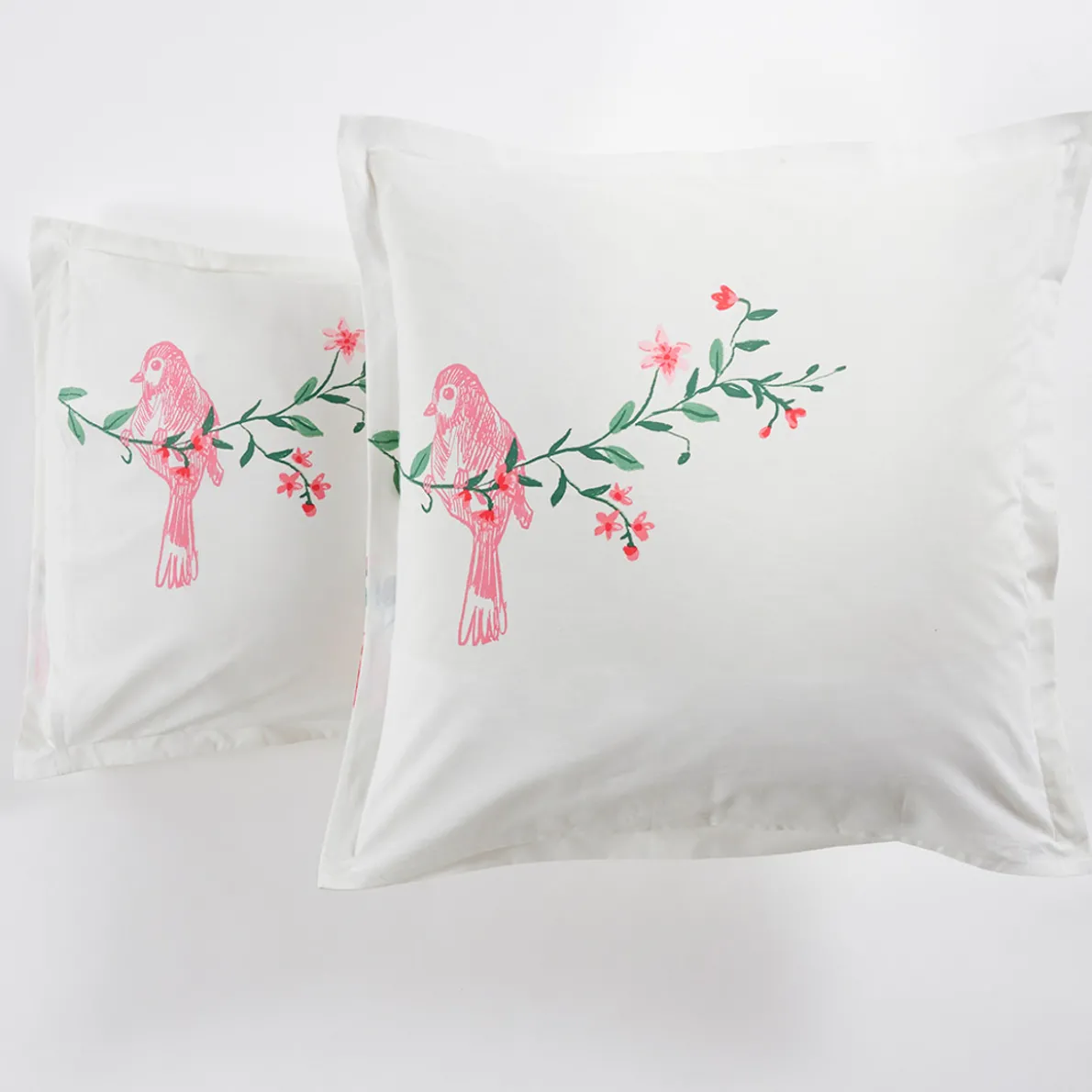 Coeur en fleurs Taie d'oreiller