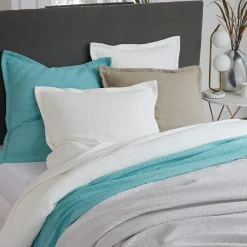 Le mas des collines Housse d'oreiller