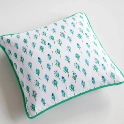 Un oiseau sur la branche Housse de coussin + coussin